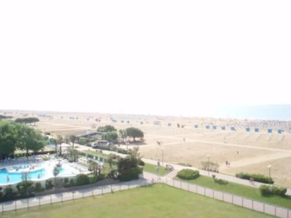 Appartement Modern Flat For 8 People With Swimming Pool à Bibione